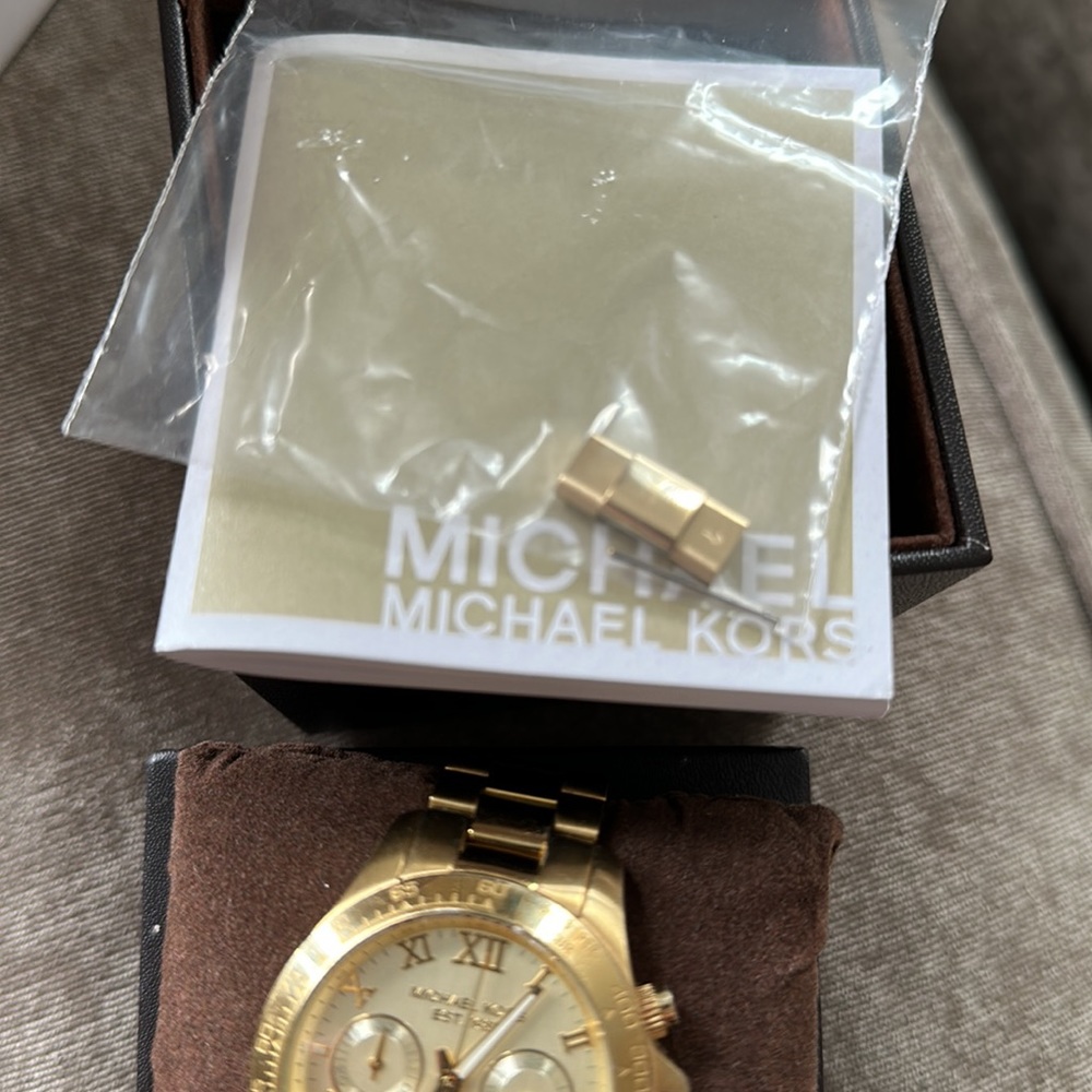 Michael Kors Watch - Picture 6 of 8